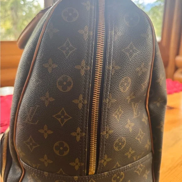 Louis Vuitton Vintage Brown Monogram Bag would make an amazing gym bag! - Picture 5 of 10